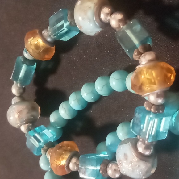 Expandable beaded bracelets  2 Turquoise beaded & 1 glass & resin beaded - Picture 6 of 8